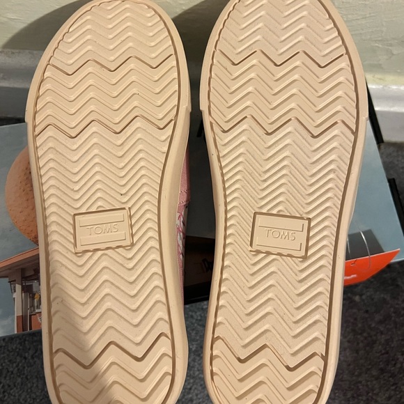 Toms x Randys Donuts - Picture 3 of 6